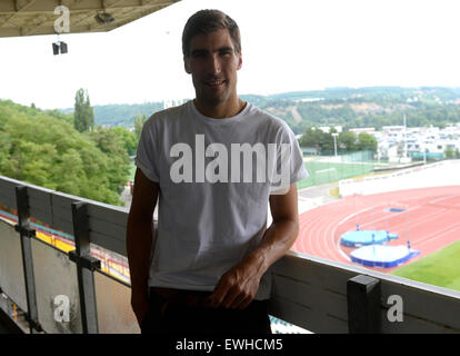 Berlin, Prague. 26 Juin, 2015. Pentathlonist tchèque David Svoboda parle avec les médias avant les Championnats du monde de pentathlon moderne à Berlin, Prague, République tchèque, le 26 juin 2015. © Michal Krumphanzl/CTK Photo/Alamy Live News Banque D'Images