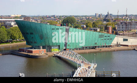 Nemo Museum à Amsterdam, Pays-Bas. Le Centre des sciences NEMO est un centre de la science. Banque D'Images