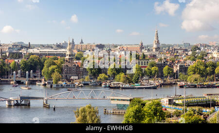 Vue sur la ville d'Amsterdam. La ville est connue sous le nom de Venise du Nord. Banque D'Images