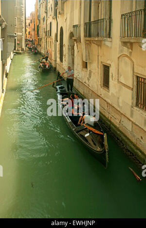 En gondole de Venise- Rio San Salvador-Salizada San Todaro Banque D'Images