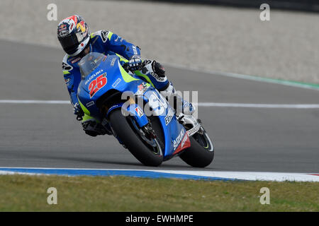 Assen, Pays-Bas. 26 Juin, 2015. MotoGP de Holland TT Assen Motul. Maverick Viñales (Suzuki) Ecstar pendant les séances de qualification. Credit : Action Plus Sport/Alamy Live News Banque D'Images