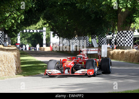 Goodwood, West Sussex, UK. 26 Juin, 2015. La Ferrari de Kimi Raikkonen voiture FI quitte la ligne à Goodwood Festival of Speed 2015, Goodwood, UK, le 26 juin 2015 Crédit : Rally-Pics.com/Alamy Live News Banque D'Images