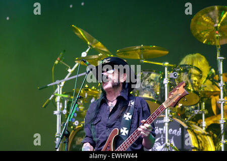 Festival de Glastonbury, Somerset, Royaume-Uni. 26 juin 2015. Le stade de Motorhead JOUER Pyramid. Lemmy et le reste de la bande légendaire maintenant dans leur 40e année sont toujours l'un des groupes de métal les plus connus sur la planète. Crédit : Tom Jura/Alamy Live News Banque D'Images