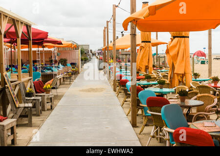 Restaurant en plein air à Scheveningen strand Banque D'Images