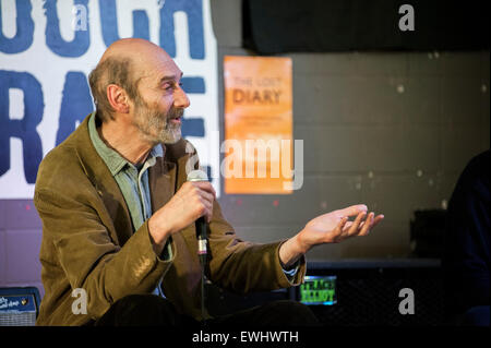 Chris Yates Auteur Gentleman Pecheur The Buveur Mangeur De Gateau Et Une Fois Titulaire De L Enregistrement De La Carpe Britannique Photo Stock Alamy