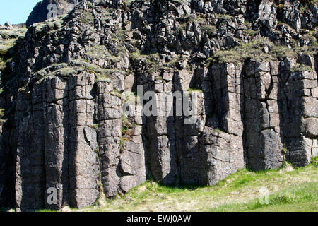 Dverghamrar colonnes de basalte volcanique roches nain et le cube de l'Islande Banque D'Images