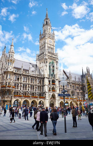 Neues Rathaus, nouvel hôtel de ville, la place principale de Munich Marienplatz Allemagne Bavière Banque D'Images