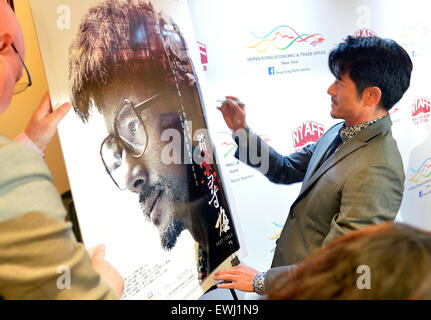 (150626) -- NEW YORK, 26 juin 2015 (Xinhua) -- l'acteur-chanteur Aaron Kwok en provenance de Chine, Hong Kong participe à une conférence de presse et réception d'ouverture pour la prochaine 2015 New York Asian Film Festival à New York, États-Unis, le 26 juin 2015. (Xinhua/Wang Lei) Banque D'Images