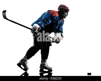 Un homme de race blanche de hockey sur glace en silhouette studio isolé sur fond blanc Banque D'Images