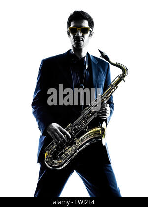 Un homme de race blanche à jouer du saxophone saxophoniste player en silhouette studio isolé sur fond blanc Banque D'Images