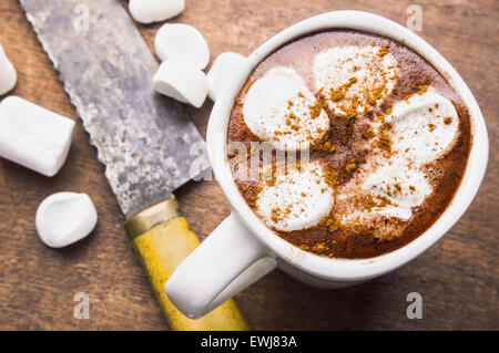 Chocolat chaud avec de la guimauve Banque D'Images