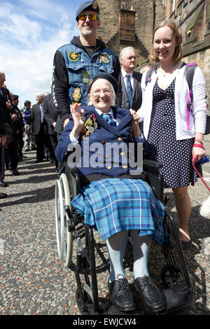 Edinburgh, Ecosse, Royaume-Uni. 27 Juin, 2015. Plus de 500 anciens combattants ont pris part à la parade des forces armées à Édimbourg, Royaume-Uni Crédit : Richard Dyson/Alamy Live News Banque D'Images