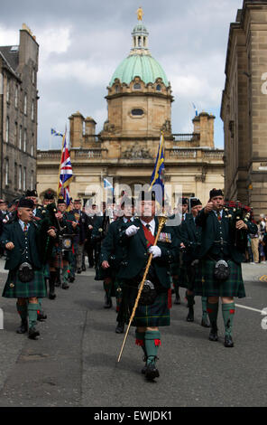 Edinburgh, Ecosse, Royaume-Uni. 27 Juin, 2015. Plus de 500 anciens combattants ont pris part à la parade des forces armées à Édimbourg, Royaume-Uni Crédit : Richard Dyson/Alamy Live News Banque D'Images