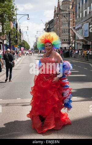 Londres, Royaume-Uni. 27 Juin, 2015. Se préparer pour la parade de la fierté à Londres. Credit : Keith Larby/Alamy Live News Banque D'Images