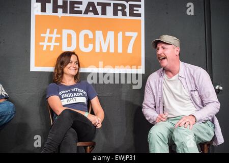 New York, NY, USA. 26 Juin, 2015. Amy Poehler, Matt Walsh à la conférence de presse pour l'Upright Citizens Brigade Theatre présente : La 17e Del FERMER Improv Comedy Conférence de presse Marathon, Upright Citizens Brigade Theatre & Sun West Studios, New York, NY Le 26 juin 2015. © Steven Ferdman/Everett Collection/Alamy Live News Banque D'Images