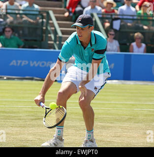 Nottingham, Royaume-Uni. 27 Juin, 2015. Aegon Nottingham Open de Tennis. Volley en revers de Sam Querrey (USA) dans les derniers crédits : Action Plus Sport/Alamy Live News Banque D'Images