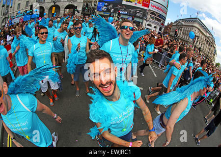 Londres, Royaume-Uni. 27 juin 2015. Les participants à la London Pride Parade 2015 Crédit : Paul Brown/Alamy Live News Banque D'Images