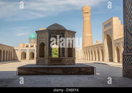 Cour de Jumah ou mosquée du vendredi dans l'ancienne ville fortifiée de Boukhara, Ouzbékistan Banque D'Images