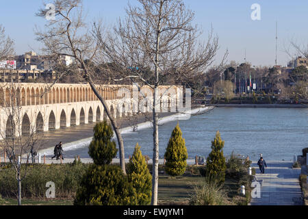 Si-O Seh Pol (Allah-Verdi Khan Pont), 1602 avec 33 arches, Isfahan, Iran Banque D'Images