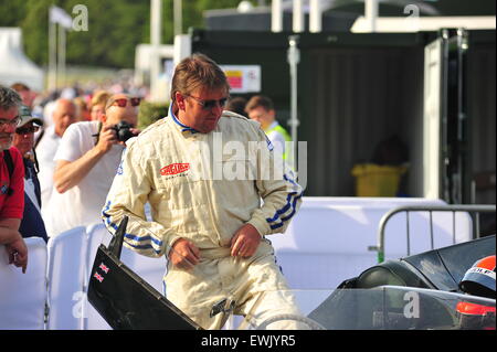 Goodwood, Chichester, Royaume-Uni. Samedi 27 juin 2015. Le chef célèbre James Martin au Goodwood Festival of Speed. Le principal événement de l'automobile attire des milliers de spectateurs à Goodwood House dans le Sussex, où des centaines de voitures modernes et historiques participent à un hill climb. Credit : Jonny White/Alamy Live News Banque D'Images