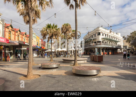 Manly, Australia-June 2015 12e : Le Corso qui est la rue principale de Manly. La rue passe entre Manly Cove et l'essentiel Banque D'Images
