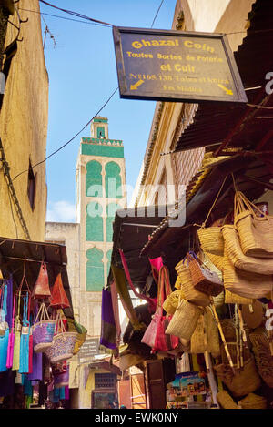 Rue de la Médina de Fès, Maroc, Afrique Banque D'Images