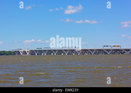 Vue sur le pont de la Woodrow Wilson National Harbor dans le Maryland, USA. Banque D'Images