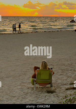 Bradenton Beach, Floride, États-Unis. 27 juin 2015. Coucher de soleil sur le golfe. Banque D'Images