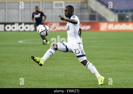 Foxborough, Massachusetts, USA. 27 Juin, 2015. Avant FC Vancouver Kekuta Manneh (23) partie en action pendant le match entre MLS Whitecaps de Vancouver et le New England Revolution tenue au Stade Gillette à Foxborough dans le Massachusetts. Vancouver a battu 2-1 la Nouvelle Angleterre. Eric Canha/CSM/Alamy Live News Banque D'Images