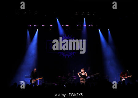 Toronto, Canada. 27 Juin, 2015. La chanteuse américaine Beth Hart en prestation au Danforth Music Hall. Credit : EXImages/Alamy Live News Banque D'Images