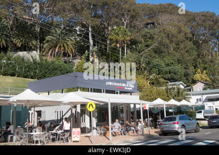 Fish and chips shop à Sydney's Palm Beach sur la route Barrenjoey desservant les plats à emporter et manger au,Sydney, Australie Banque D'Images