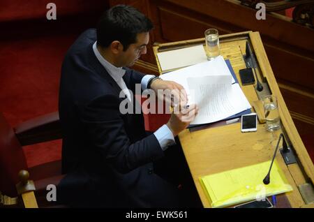 Athènes, Grèce. 27 Juin, 2015. Premier Ministre de la Grèce, Alexis Tsipras. Les législateurs grecs débattu au parlement grec sur la proposition du Premier ministre grec d'un référendum le 5 juillet, sur les négociations entre la Grèce et ses créanciers sur la dette nationale. © George/Panagakis Pacific Press/Alamy Live News Banque D'Images