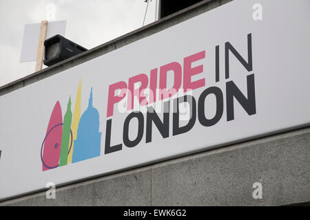 Londres, Royaume-Uni. 27 Juin, 2015. Pride Parade à Londres signe. Credit : Keith Larby/Alamy Live News Banque D'Images