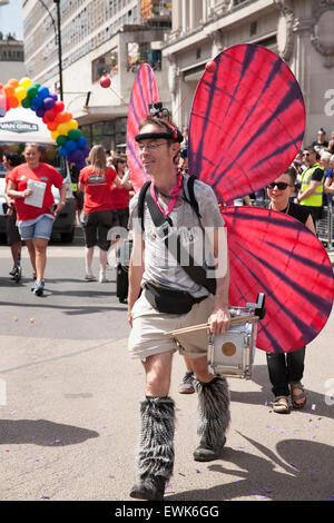 Londres, Royaume-Uni. 27 Juin, 2015. Les participants à la parade de la fierté à Londres. Credit : Keith Larby/Alamy Live News Banque D'Images