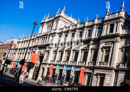Burlington House on Piccadilly in London, England, U.K. Banque D'Images