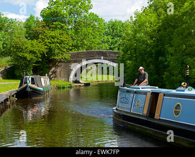 Grand classique sur le canal de Leeds et Liverpool, près de Barnoldswick, Lancashire, England UK Banque D'Images