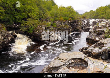 Dans la cascade de Glen Orchy, Ecosse Banque D'Images