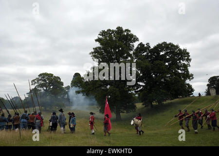 Wallingford, Oxfordshire, UK. 28 Juin, 2015. wallingford Wallingford Oxon uk 062815 siège la guerre civile anglaise society adopter de nouveau le siège de wallingford castle Crédit : Stuart emmerson/Alamy Live News Banque D'Images