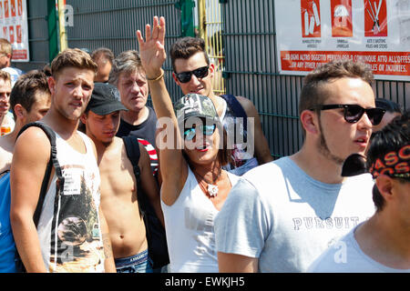 Turin, Italie. 28 Juin, 2015. Un fan heureux d'aller à Vasco Rossi concert. Vasco Rossi, également connu sous le nom de Vasco ou avec le surnom Il Blasco, est un chanteur et auteur-compositeur italien. © Elena Aquila/Pacific Press/Alamy Live News Banque D'Images