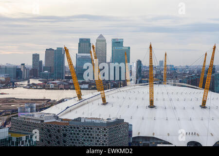 Millennium Dome et Canary Wharf Banque D'Images