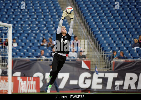 Foxborough, Massachusetts, USA. 27 Juin, 2015. Vancouver FC gardien David Chassé (1) se réchauffe avant le match entre MLS Whitecaps de Vancouver et le New England Revolution tenue au Stade Gillette à Foxborough dans le Massachusetts. Eric Canha/CSM/Alamy Live News Banque D'Images