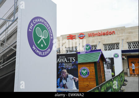 Wimbledon, Londres, Royaume-Uni. 28 juin 2015. Dans les préparatifs pour le championnat de tennis de Wimbledon. Crédit : Matthieu Chattle/Alamy Live News Banque D'Images