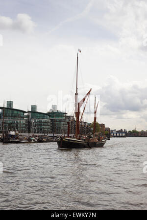 Une barge à Thames typique de la navires utilisés il y a plus d'un siècle Banque D'Images
