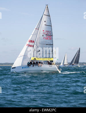 UK. 27 Juin, 2015. 37 38 Reflex GBR 7383R 'Fast Track' à prendre part à la course le Tour de l'Île 2015 Credit : Niall Ferguson/Alamy Live News Banque D'Images