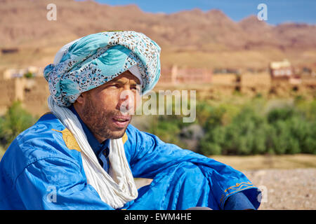 Homme berbère portant un turban, portrait, vallée du Dadès, au Maroc Banque D'Images