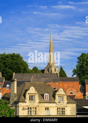 St Lawrence clocher d'église dans le centre de Stroud dans le Gloucestershire, Royaume-Uni Banque D'Images