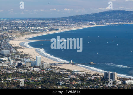 Vue de l'ouest de Los Angeles, Santa Monica et Venice Beach en face de la baie de Santa Monica. Banque D'Images