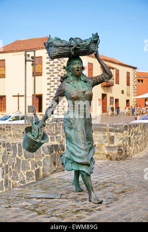 Fisher statue femme, Puerto de la Cruz, Tenerife, Canaries, Espagne Banque D'Images