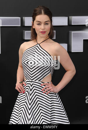 Los Angeles, Californie, USA. 28 Juin, 2015. Emilia Clarke participant à la Los Angeles Première de ''Terminator Genisys'' tenue à l'Kodak Theater à Hollywood, Californie le 28 juin 2015. 2015 : Crédit D. Long/Globe Photos/ZUMA/Alamy Fil Live News Banque D'Images