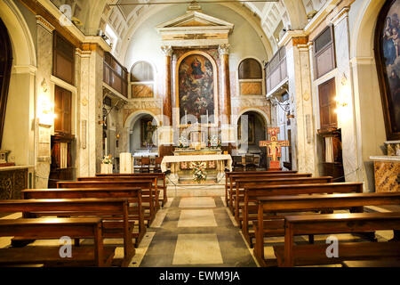 Intérieur de Saint Bonaventura al Palatino cité dans le Forum romain de Rome. Banque D'Images